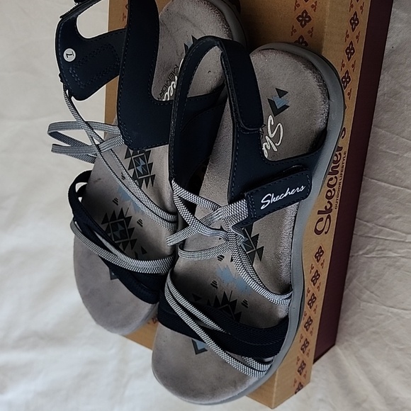 Skechers Stretch Sandals - Picture 4 of 4